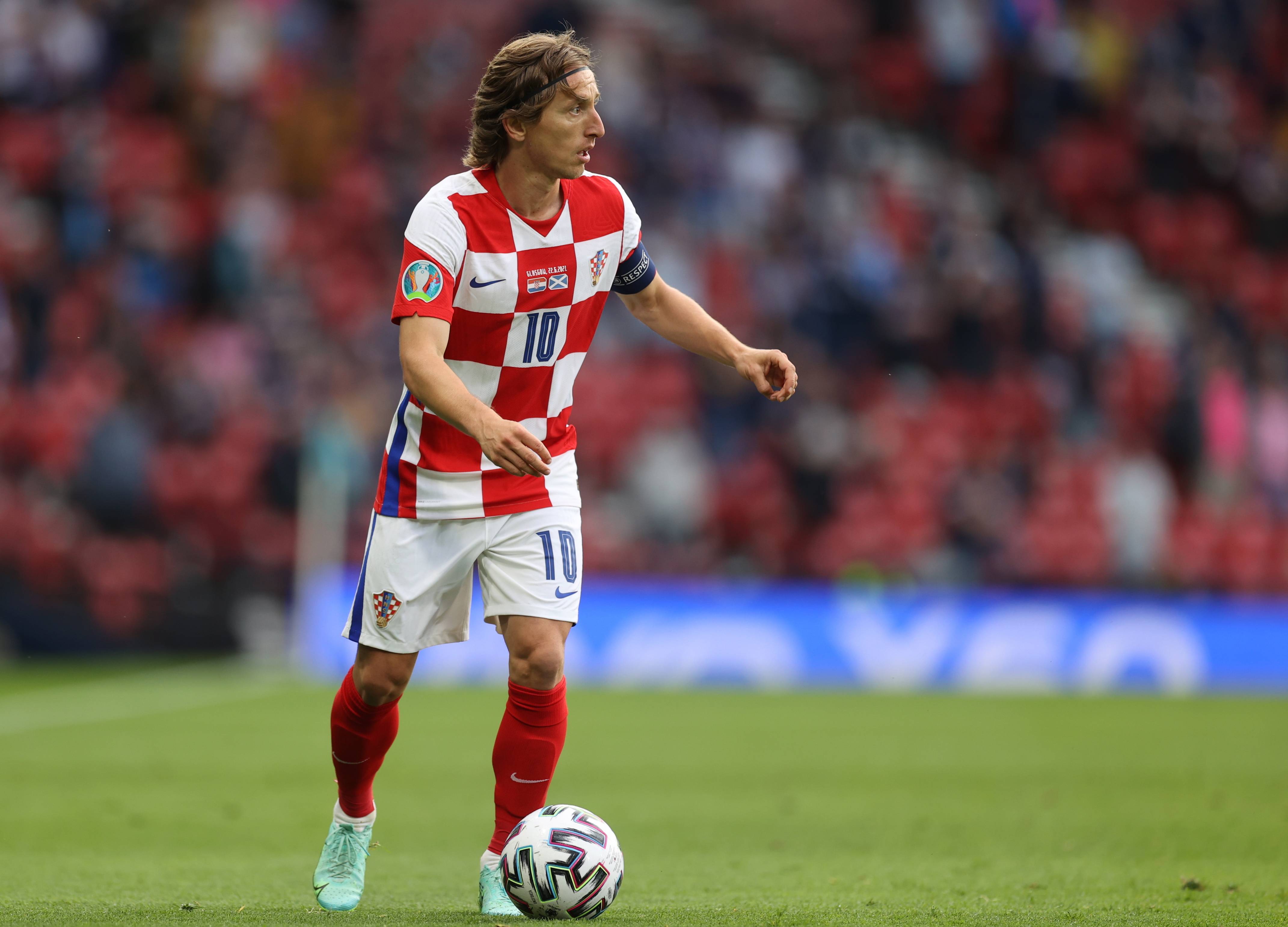 斯玛特命中8记三分，追平湖人队史替补球员三分球记录