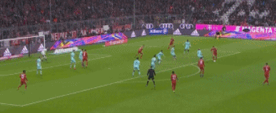 摸吉祥物女演员胸部，前塞尔塔队长马略被判赔偿1000欧